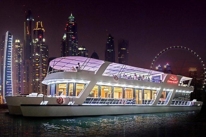 Dubai Marina boats