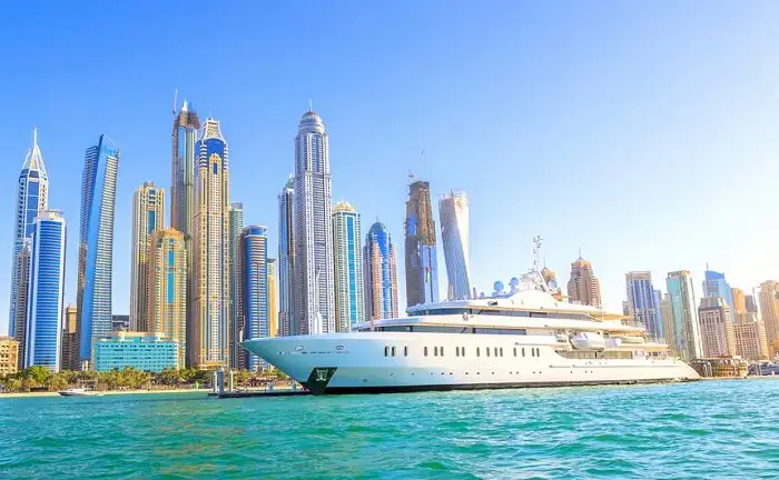 How to book cruises in Dubai