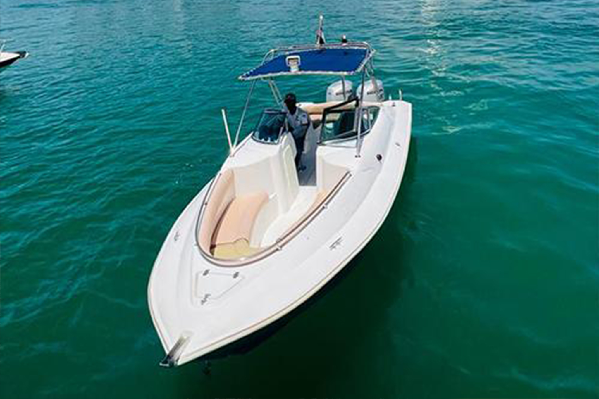 دليلك الشامل عن ركوب القوارب في دبي وأقوى الجولات البحرية